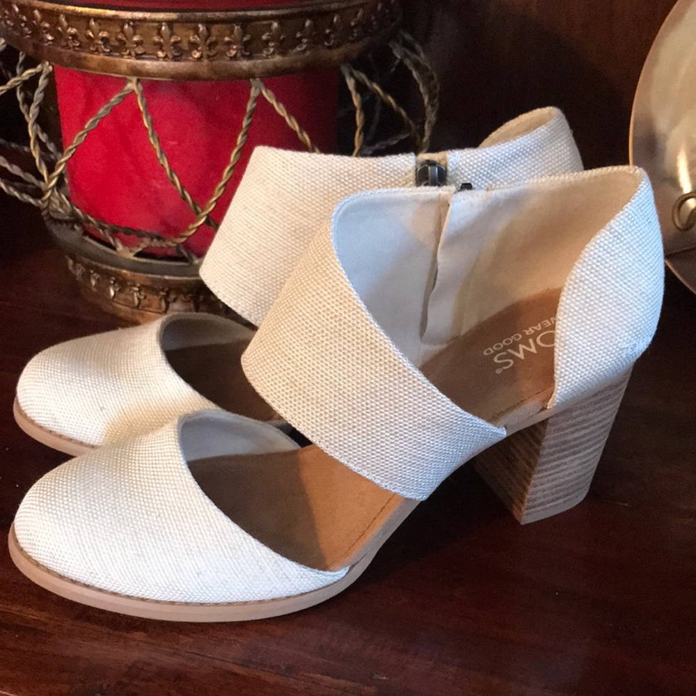 TOMS Cream Canvas Cross-Strap Block Heel Sandals